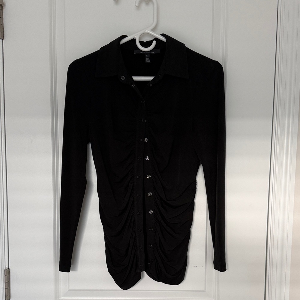 White House Black Market XS Black Ruched Snap-Front Shirt. Stretchy. Mid weight